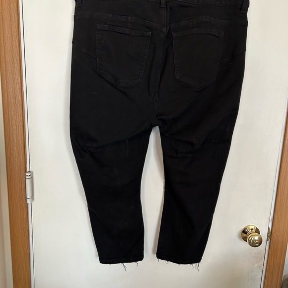 Torrid 20 bombshell skinny cropped jeans with raw hemline and distressing - Picture 2 of 7